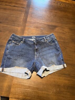 Amazon Essentials Women's Dark Blue Rolled Hem Denim Shorts